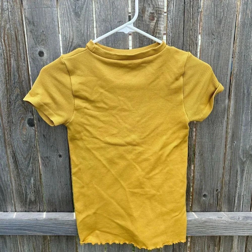 Bella Seamless short sleeve textured shirt size medium